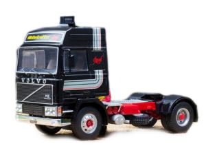 IXOTR160.22 - Camion de 1981 couleur noir - VOLVO F12 4x2