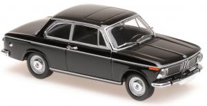 Voiture berline BMW 1600 de 1968 de couleur noire