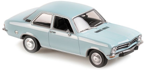 Voiture berline 2 portes OPEL Ascona de 1970 de couleur bleue