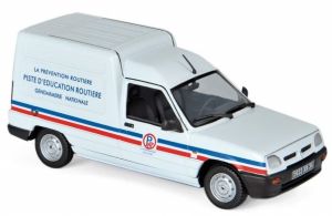 Véhicule de la gendarmerie RENAULT Express de 1995 pour La Prévention Routière