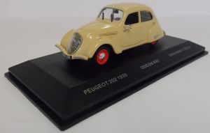 ODE045 - Voiture berline PEUGEOT 202 de 1938 de couleur beige éditée à 500 pièces