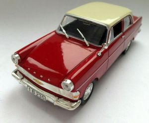 MAGLCOREKORDP2 - Voiture berline 2 portes OPEL Rekord P2 de 1961 de couleur rouge à toit blanc vendue en blister