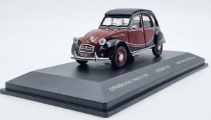 ODE179 - Voiture de 1981 couleur noir et bordeaux - CITROEN 2 CV Charleston