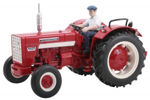 REP031 - Tracteur IH 624 accompagné d'une figurine