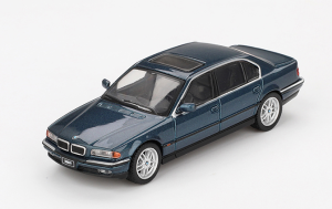 MGT00894-L - Voiture de 1998 de couleur bleu métallisé - BMW 750 IL E39 Sorrento