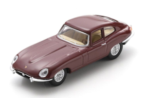 SCH64U00002 - Voiture de couleur bordeaux - JAGUAR E-type