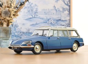 NOREV181772 - Voiture de 1970 de couleur bleu danube - CITROEN Break 21