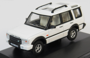 OXF76LRD2004 - Voiture de couleur blanc - LAND ROVER Discovery 2 Chawton