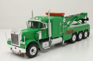 IXOTTR031.22 - Camion dépanneuse de couleur verte - PETERBILT 359 Wrecker