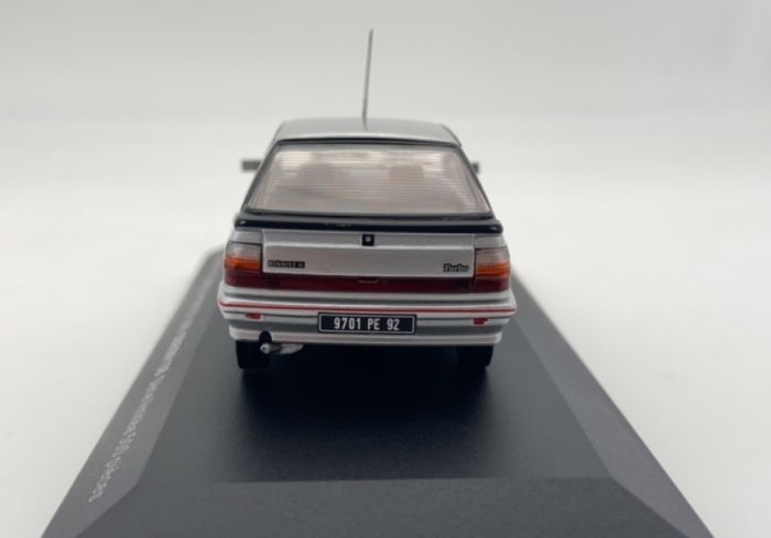 ODEON - Voiture de 1986 couleur noir - RENAULT 11 turbo - 1/43