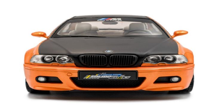 BMW M3 E30-04, VOITURE ALLEMANDE EN HORLOGE MINIATURE SUR SOCLE