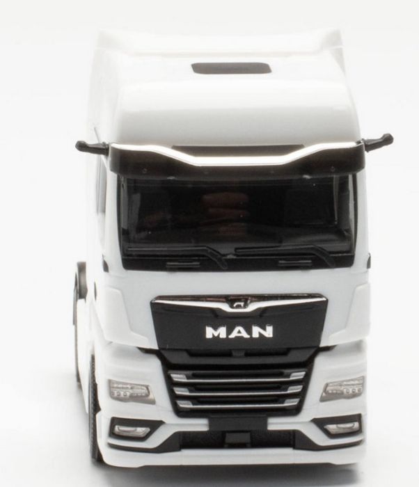 Camion solo 4x2 de couleur blanc – MAN eTGX GX