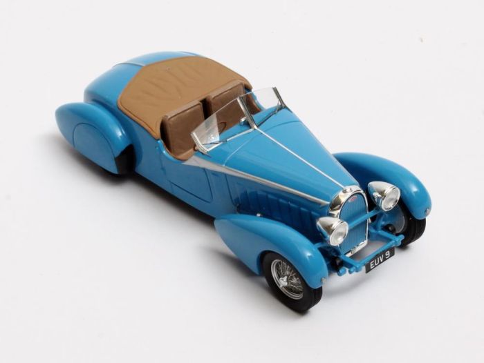 Voitures de courses miniatures bleus Bugatti