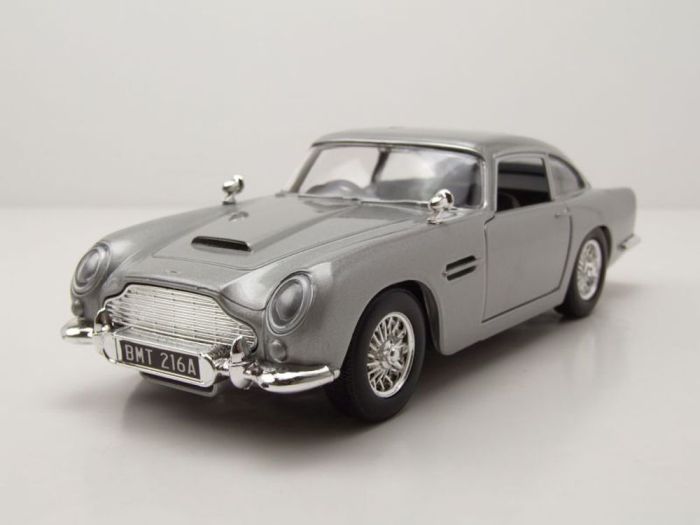 Figurines et statues jouets avec james bond