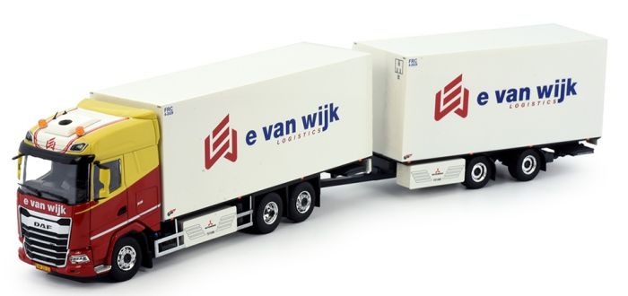 Camion porteur avec remorque du transporteur WIJK DAF XG+