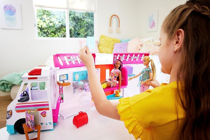 Barbie ambulanta best sale