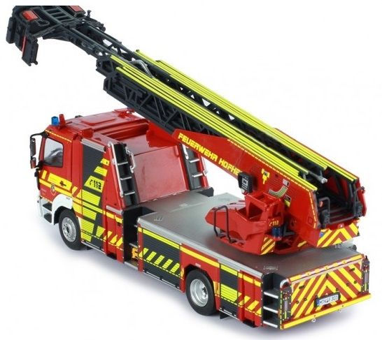 Camion de pompier allemand MERCEDEZ L1519 version grande échelle avec