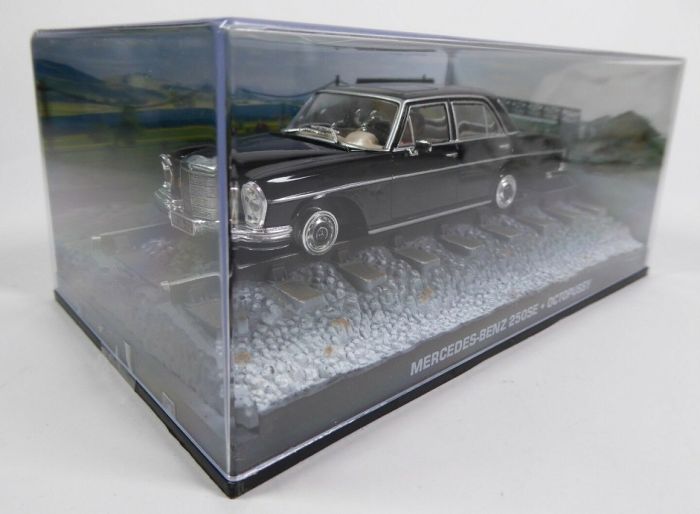 Corgi James Bond 007 – Mercedes Saloon Octopussy – 1:35 – Neuf (2001)