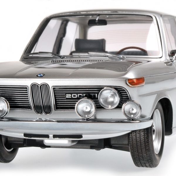 Voiture de courses BMW 2000 Ti Winner des 24h de Spa de 1966