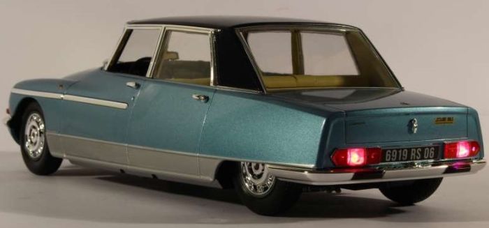 Norev 181755 Citroën DS 21 Lorraine 1969 – Bleu Foncé Et Bleu Clair, échelle 1/18 (prévente)