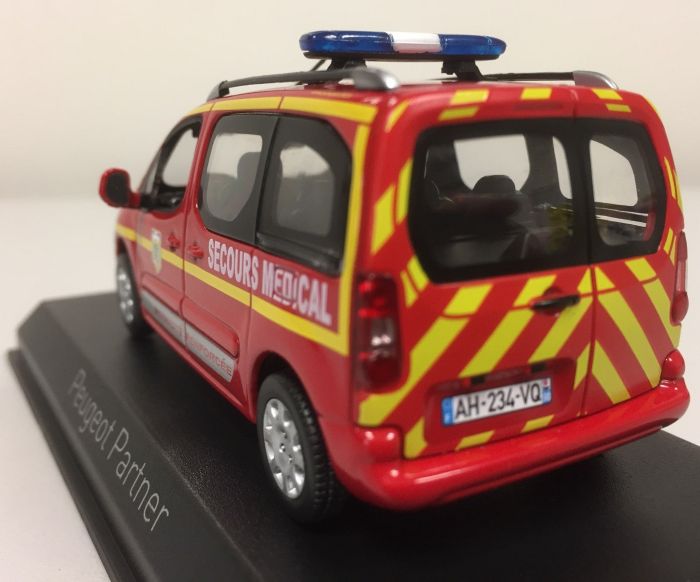 Trois versions exclusive du Peugeot Partner au 1:18ème et limitées à