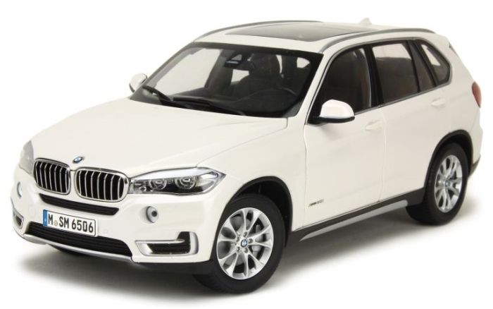 Miniature BMW X5 En Plastique Rouge - 22 Cm - Parfait Pour Collection Ou Décoration