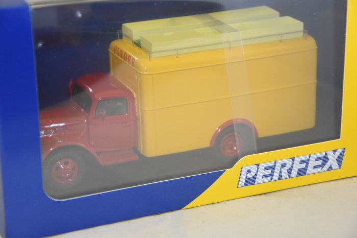 Miniature Camion Frigorifique Ford Poissy Type C 598 - Cirque Pinder Laboual 1/43