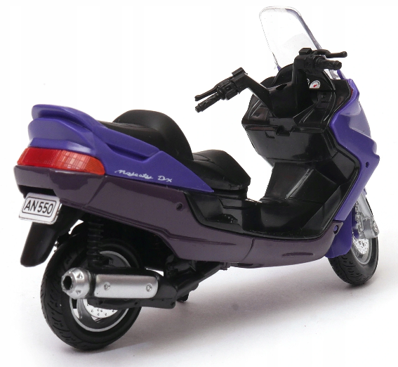 Moto citadine YAMAHA Majesty YP250DX de 1999 de couleur Moto citadine YAMAHA Majesty YP250DX de 1999 de couleur