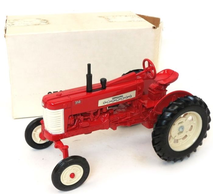 Tracteur Miniature ERTL – Farmall F-20 – Échelle 1/16 – Gris/métal – Réf 44361 – Neuf